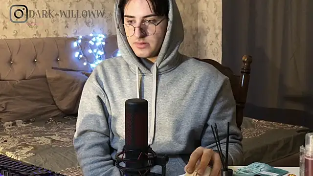 dark-willoww online show from 02.21.25