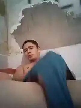 Snapshot of shuelldin chatting on 03.21.25 shuelldin online show from 03.21.25