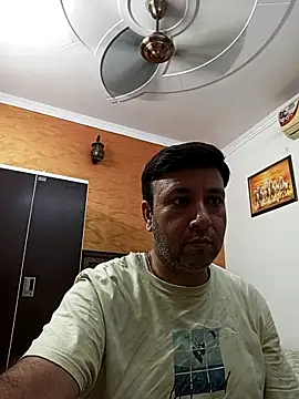 Snapshot of innocentboy1987 chatting on 10.04.25 innocentboy1987 online show from 10.04.25