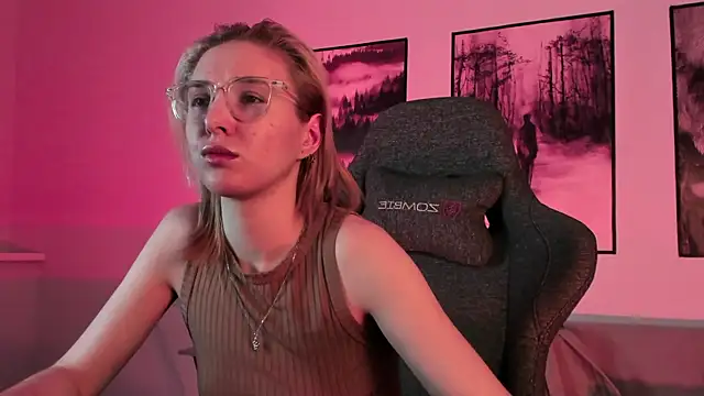 Snapshot of PhilippaAdamas chatting on 02.28.25 PhilippaAdamas online show from 02.28.25