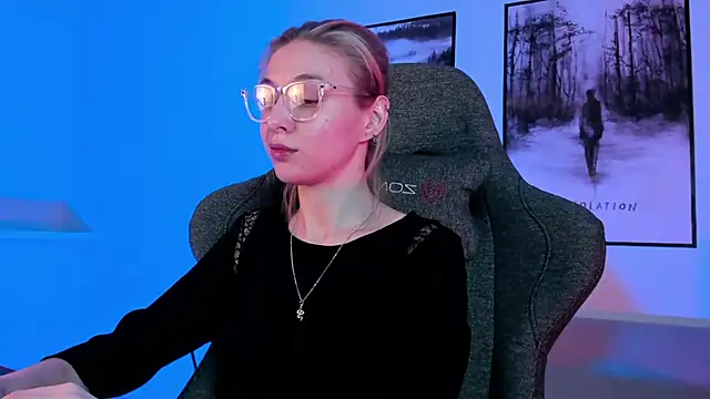 Snapshot of PhilippaAdamas chatting on 03.06.25 PhilippaAdamas online show from 03.06.25