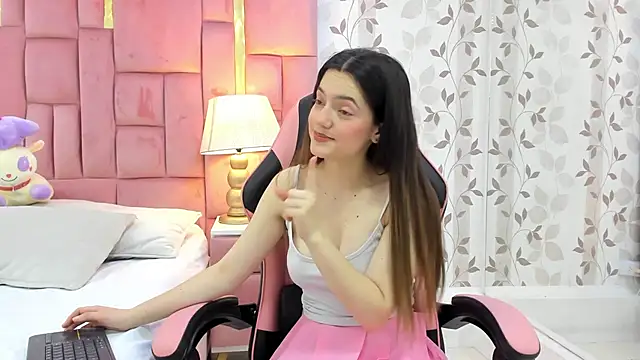 Snapshot of ArianaFranco chatting on 03.20.25 ArianaFranco online show from 03.20.25