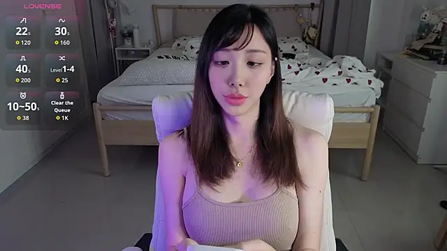 Snapshot of joycemilka chatting on 06.18.26 joycemilka online show from 06.18.26