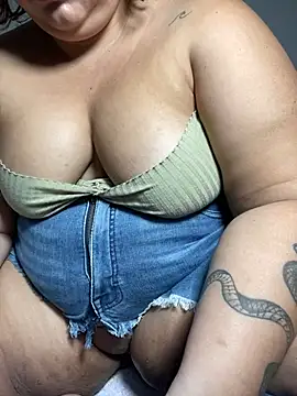 Snapshot of orianna_submissive24 chatting on 02.14.25 orianna submissive24 online show from 02.14.25