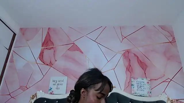 LindaBird online show from 11.03.25