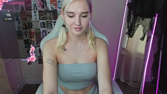 EvelinaLuu online show from 11.02.25