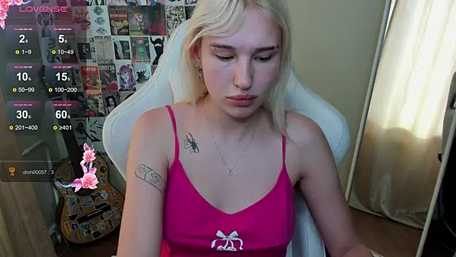 Snapshot of EvelinaLuu chatting on 06.14.26 EvelinaLuu online show from 06.14.26