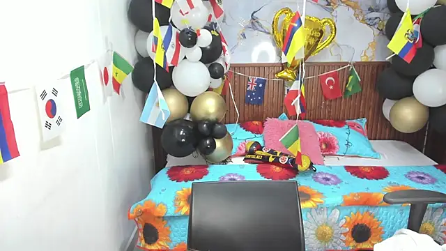 Snapshot of Holly_22 chatting on 06.24.26 Holly 22 online show from 06.24.26