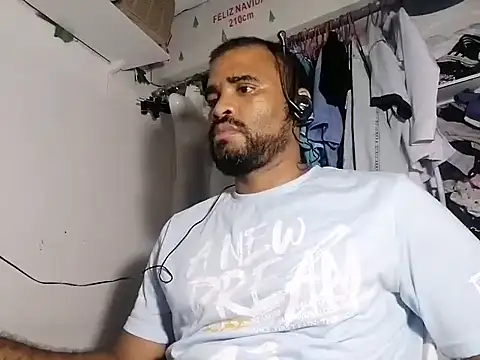 Snapshot of YOX22 chatting on 02.20.25 YOX22 online show from 02.20.25