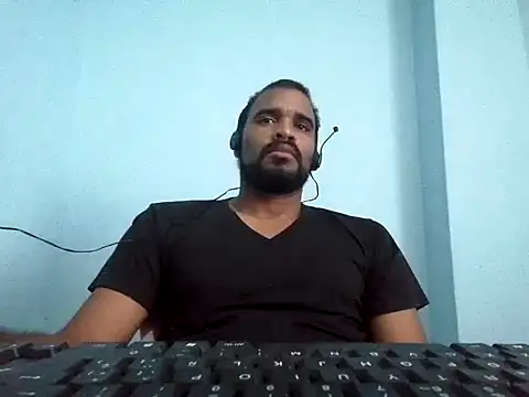 Snapshot of YOX22 chatting on 03.03.25 YOX22 online show from 03.03.25