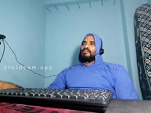 Snapshot of YOX22 chatting on 03.08.25 YOX22 online show from 03.08.25