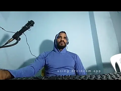 Snapshot of YOX22 chatting on 03.18.25 YOX22 online show from 03.18.25