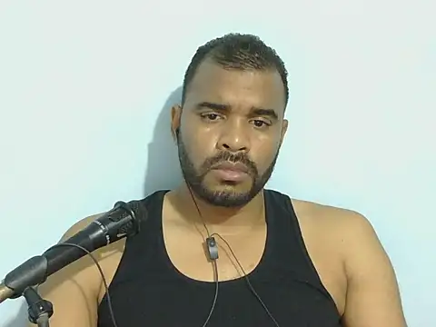 Snapshot of YOX22 chatting on 09.16.25 YOX22 online show from 09.16.25