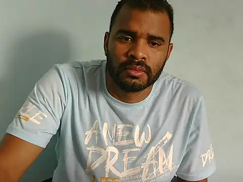 Snapshot of YOX22 chatting on 09.23.25 YOX22 online show from 09.23.25