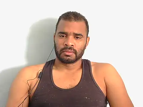 Snapshot of YOX22 chatting on 09.26.25 YOX22 online show from 09.26.25