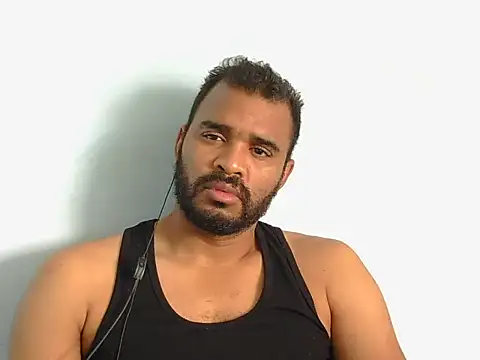 Snapshot of YOX22 chatting on 10.03.25 YOX22 online show from 10.03.25