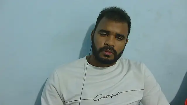 Snapshot of YOX22 chatting on 10.04.25 YOX22 online show from 10.04.25