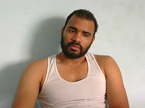 Snapshot of YOX22 chatting on 10.17.25 YOX22 online show from 10.17.25