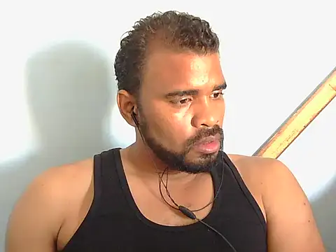 Snapshot of YOX22 chatting on 10.25.25 YOX22 online show from 10.25.25