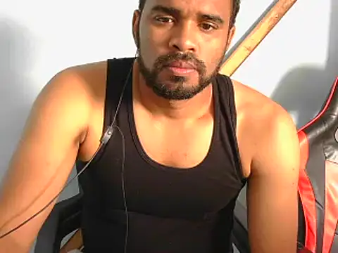 Snapshot of YOX22 chatting on 10.28.25 YOX22 online show from 10.28.25