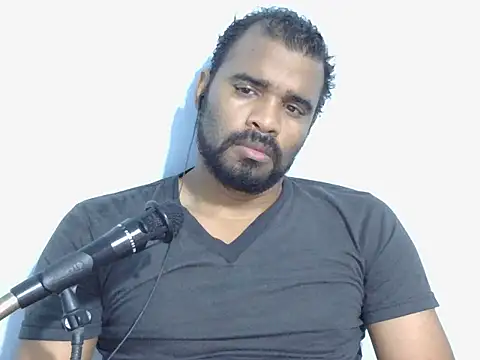 Snapshot of YOX22 chatting on 11.12.25 YOX22 online show from 11.12.25