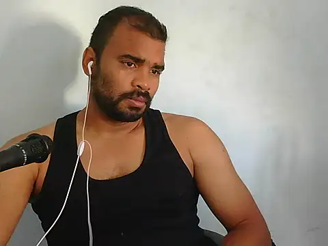 Snapshot of YOX22 chatting on 11.29.25 YOX22 online show from 11.29.25