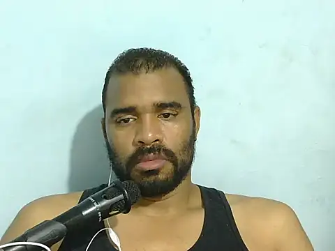 Snapshot of YOX22 chatting on 12.04.25 YOX22 online show from 12.04.25