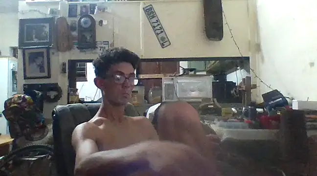 Snapshot of Invisibledickman chatting on 03.04.25 Invisibledickman online show from 03.04.25