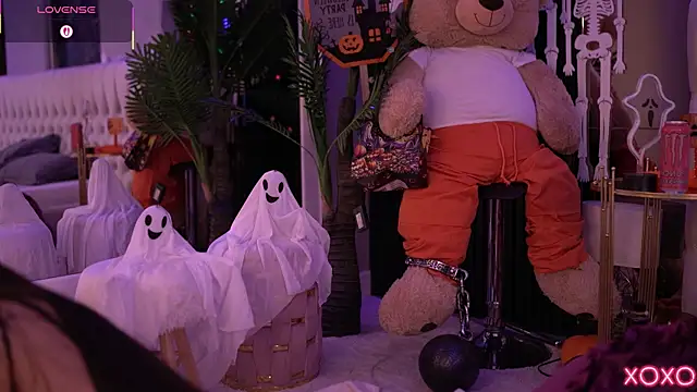 SashaFerrera online show from 10.31.25