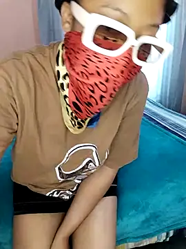 Snapshot of prettiechanti chatting on 09.10.25 prettiechanti online show from 09.10.25