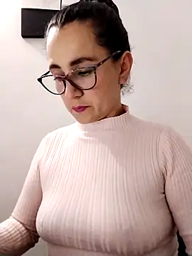 Snapshot of Alanna_11 chatting on 02.12.25 Alanna 11 online show from 02.12.25