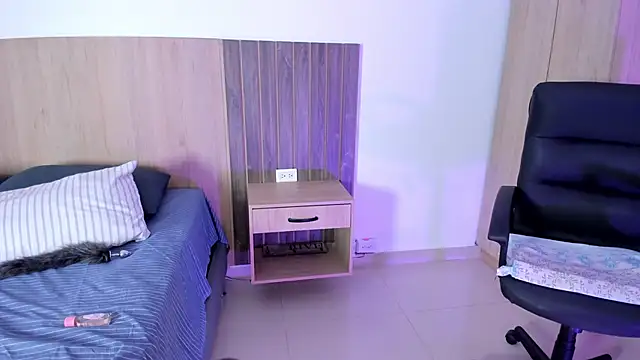 Mia cm online show from 03.21.25