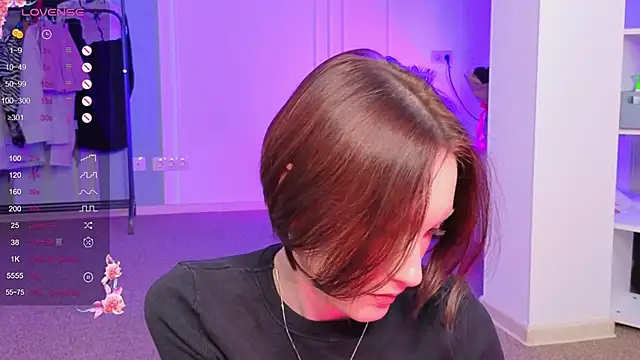 Snapshot of JoYung chatting on 11.27.25 JoYung online show from 11.27.25