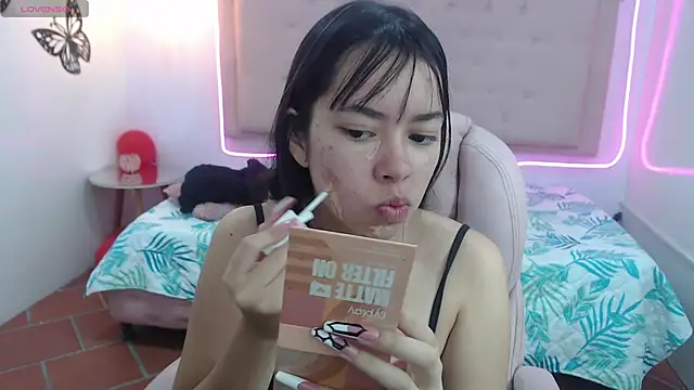 Snapshot of honnielane chatting on 02.20.25 honnielane online show from 02.20.25