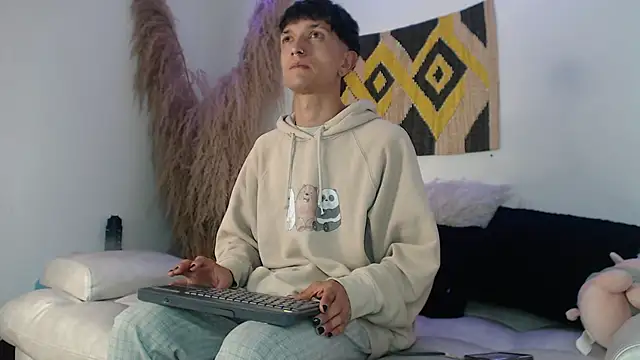 Snapshot of MaikyCooper chatting on 03.04.25 MaikyCooper online show from 03.04.25