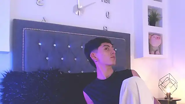 Snapshot of MaikyCooper chatting on 03.15.25 MaikyCooper online show from 03.15.25