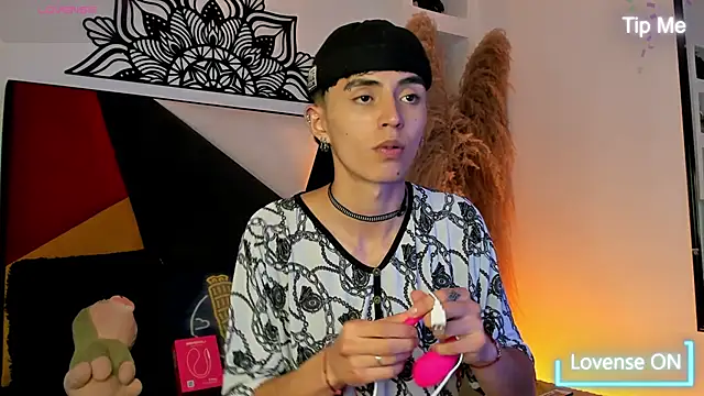 Snapshot of MaikyCooper chatting on 10.10.25 MaikyCooper online show from 10.10.25