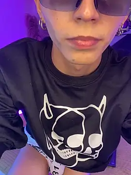 Snapshot of MaikyCooper chatting on 10.30.25 MaikyCooper online show from 10.30.25