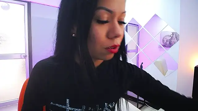 Snapshot of Katelady chatting on 03.18.25 Katelady online show from 03.18.25