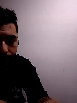 Snapshot of OutsizedPistol chatting on 09.21.25 OutsizedPistol online show from 09.21.25