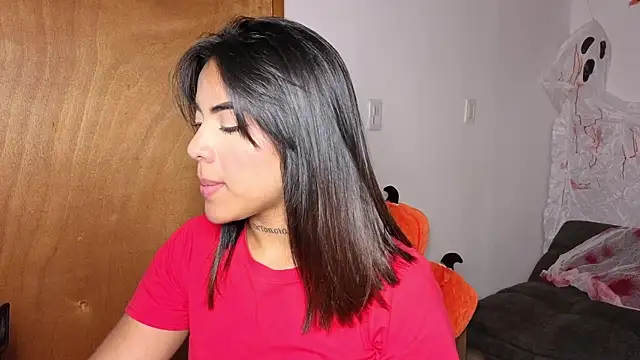 Maryybellax online show from 10.23.25