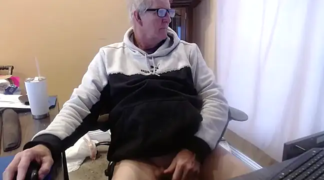 Snapshot of olderandwiser2 chatting on 02.11.25 olderandwiser2 online show from 02.11.25