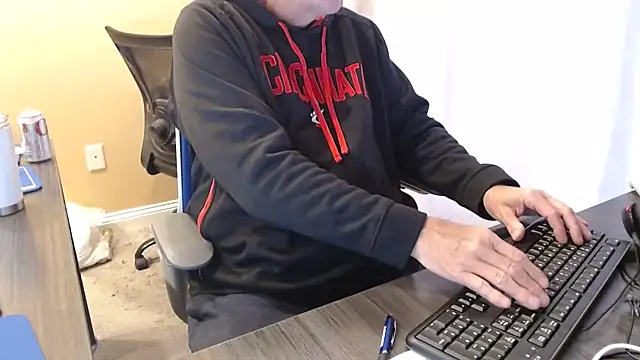 Snapshot of olderandwiser2 chatting on 03.05.25 olderandwiser2 online show from 03.05.25