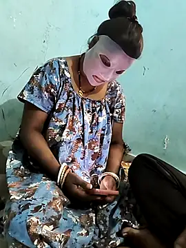 Snapshot of CuteRani001 chatting on 02.24.25 CuteRani001 online show from 02.24.25