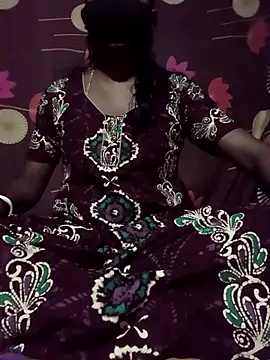 Snapshot of CuteRani001 chatting on 11.04.25 CuteRani001 online show from 11.04.25