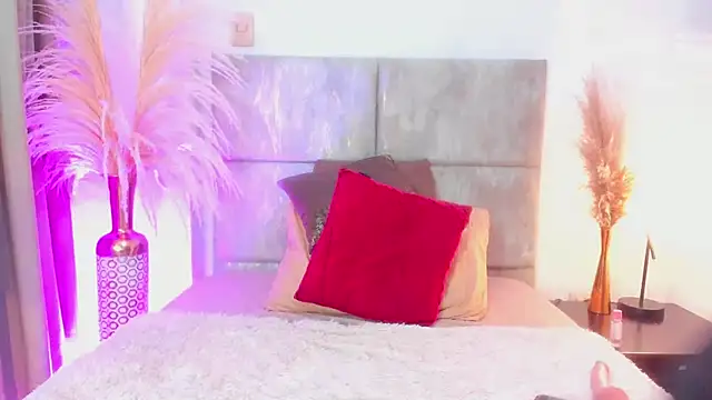 MiaHertz online show from 03.12.25