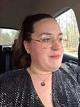 Snapshot of justtess chatting on 11.20.25 justtess online show from 11.20.25