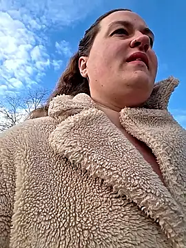 Snapshot of justtess chatting on 12.16.25 justtess online show from 12.16.25