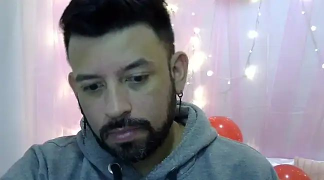 Snapshot of tonyglams chatting on 02.25.25 tonyglams online show from 02.25.25