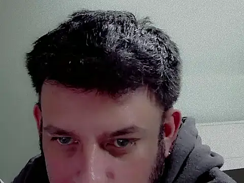 Snapshot of tonyglams chatting on 09.28.25 tonyglams online show from 09.28.25